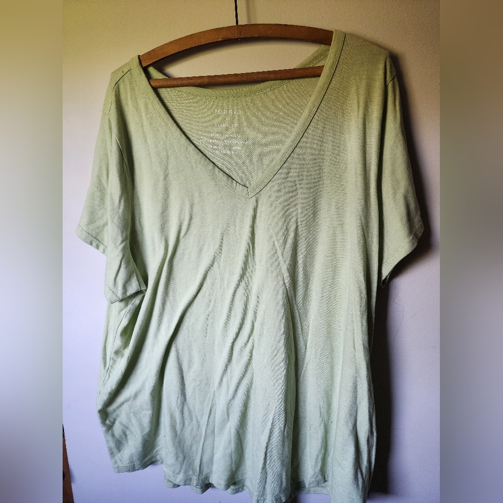Torrid Light Green V-Neck Short Sleeve Tee